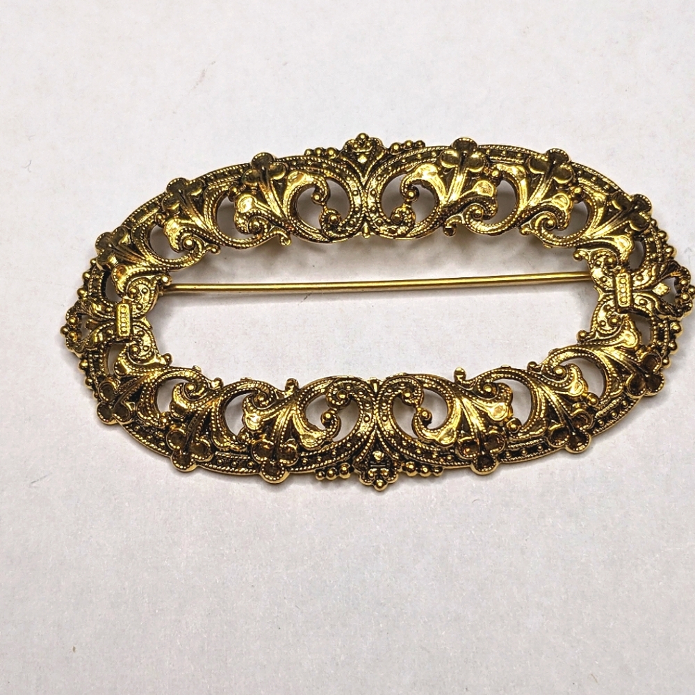 Vintage Ornate Gold-Tone Filigree Oval Brooch Pin - Picture 4 of 7